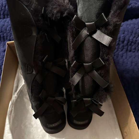 Ugg Bailey Bow tall boots with cleaning kit - Picture 4 of 6